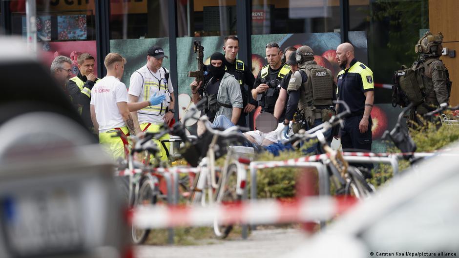 Berlin hostage crisis: Woman freed after hourslong standoff