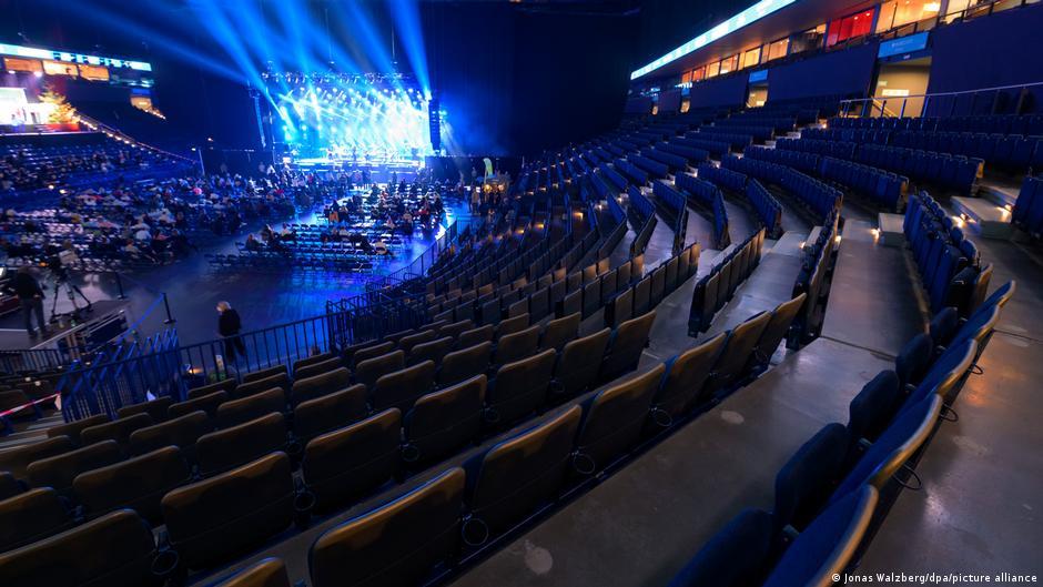 How 'blue dot fever' is affecting concerts