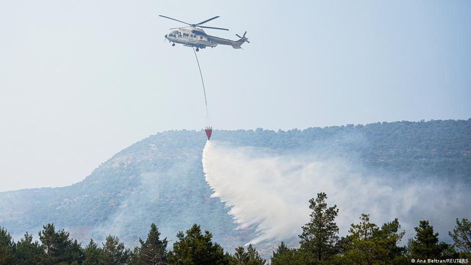 Spain: Firefighters battle major wildfire north of Madrid