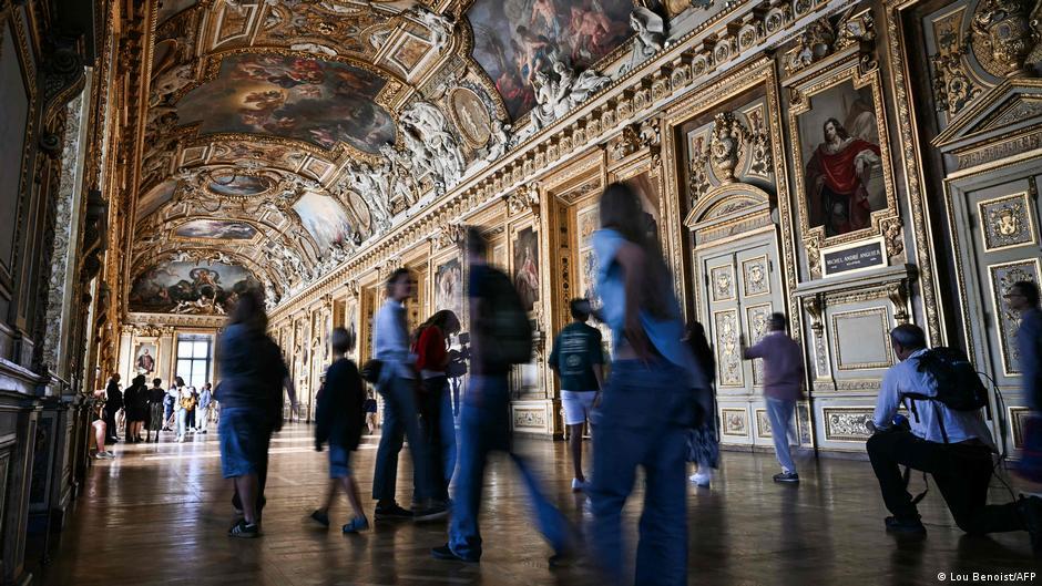 Louvre's Apollo Gallery reopens, 9 months after heist