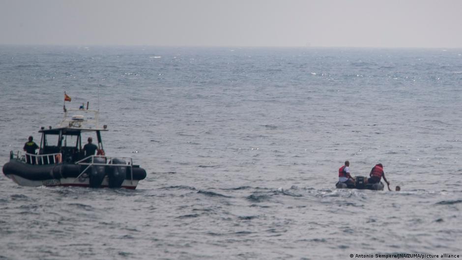 Spain: Hundreds of migrants attempt to swim toward Ceuta