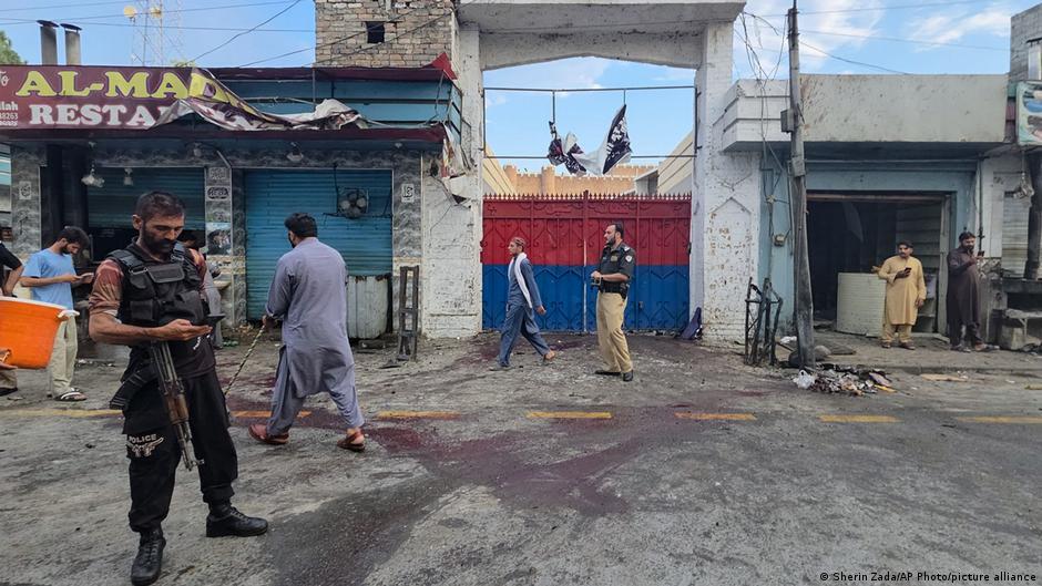 Pakistan: Suicide bomber kills 14 at anti-militancy protest