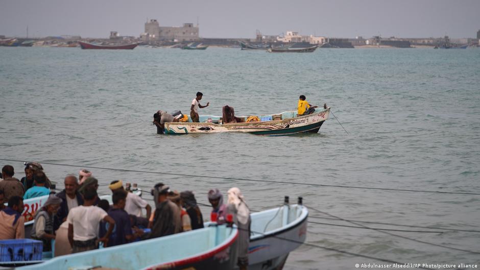 Middle East: India says commercial ship sunk off Yemen